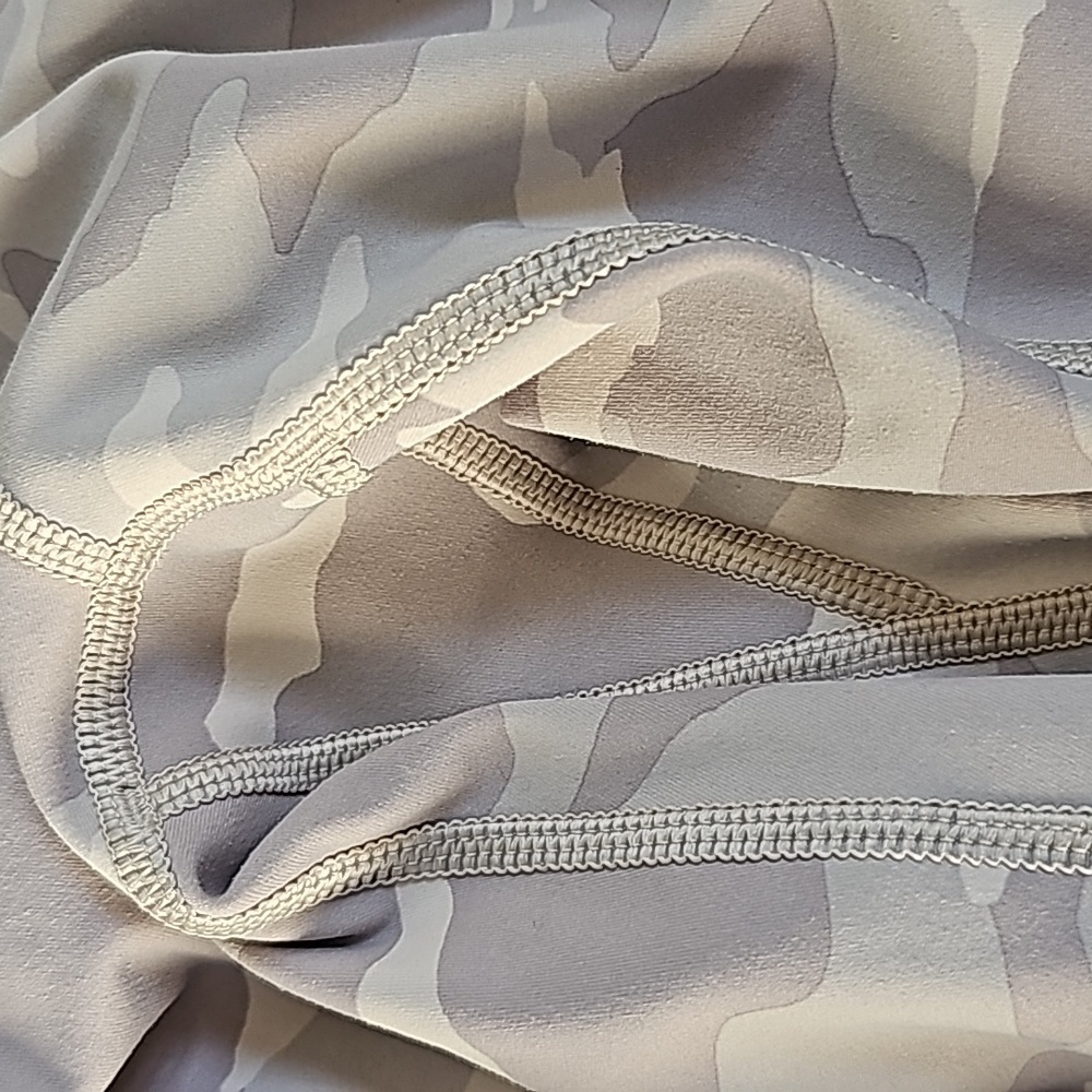 Athleta Elation Leggings Camo 7/8 Extra Small XS Workout Pants - Picture 5 of 5